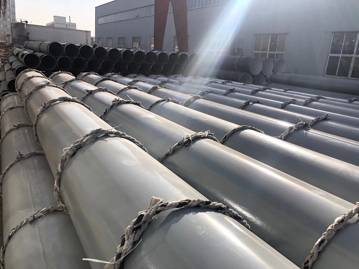 Coated steel pipe transportation,3LPE pipe protection,FBE coating safety,steel pipe logistics Middle East,hemp rope pipe buffering